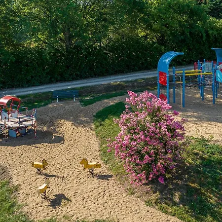 La Foret Enchantee 3* Cornille (Dordogne)