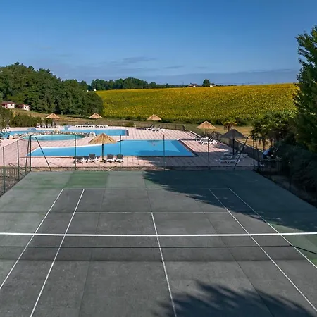 Kamp alanı La Foret Enchantee Cornille (Dordogne)